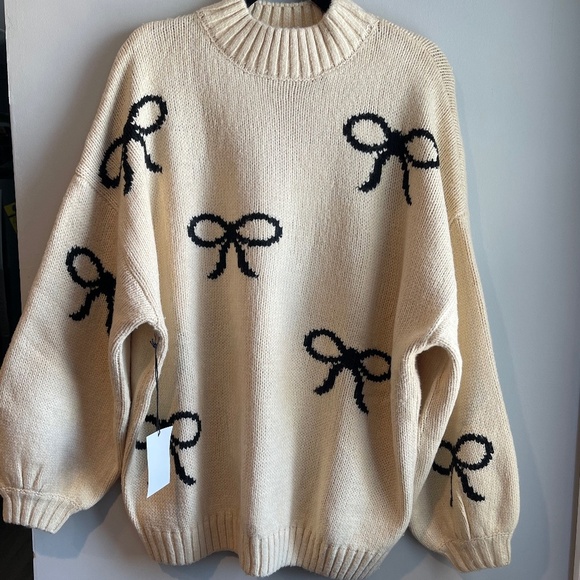 Callahan Bellamy Chunky Knit Oversized Pullover Sweater in Creme Bow, Med - NWT - Picture 2 of 7